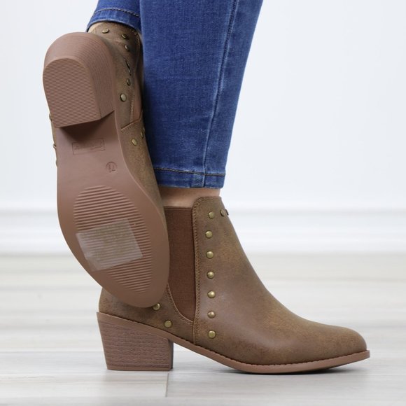 Chelsea Pointed Toe Low Heel Ankle Boots Metal Studs Tan Synthetic Leather - Picture 5 of 12